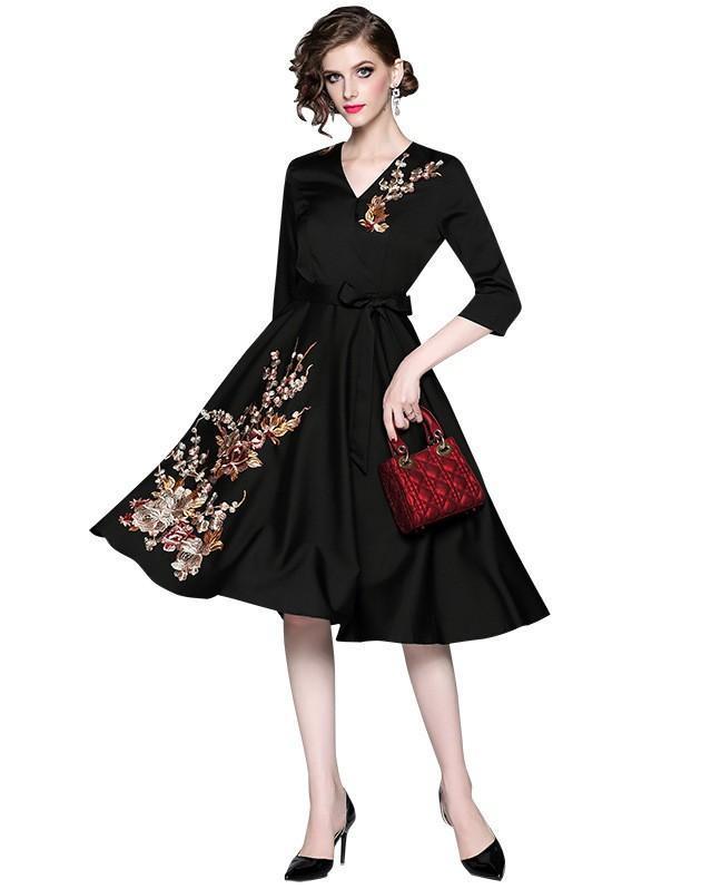 New Fashion V-neck Embroidered Cropped Sleeve Dress