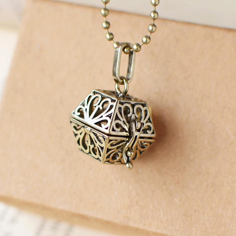 Retro Style Hollow Out Pendant Necklace